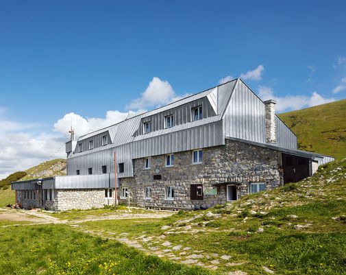 Alpine Hut M. R. Štefánika pod ĎumbieRome