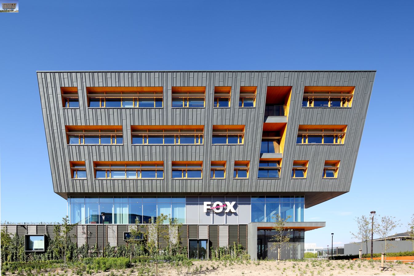 FOX Hovedkvarter, Holland, C2C certificeret, facade: RHEINZINK-prePATINA schiefergrau, stående vinkelfals