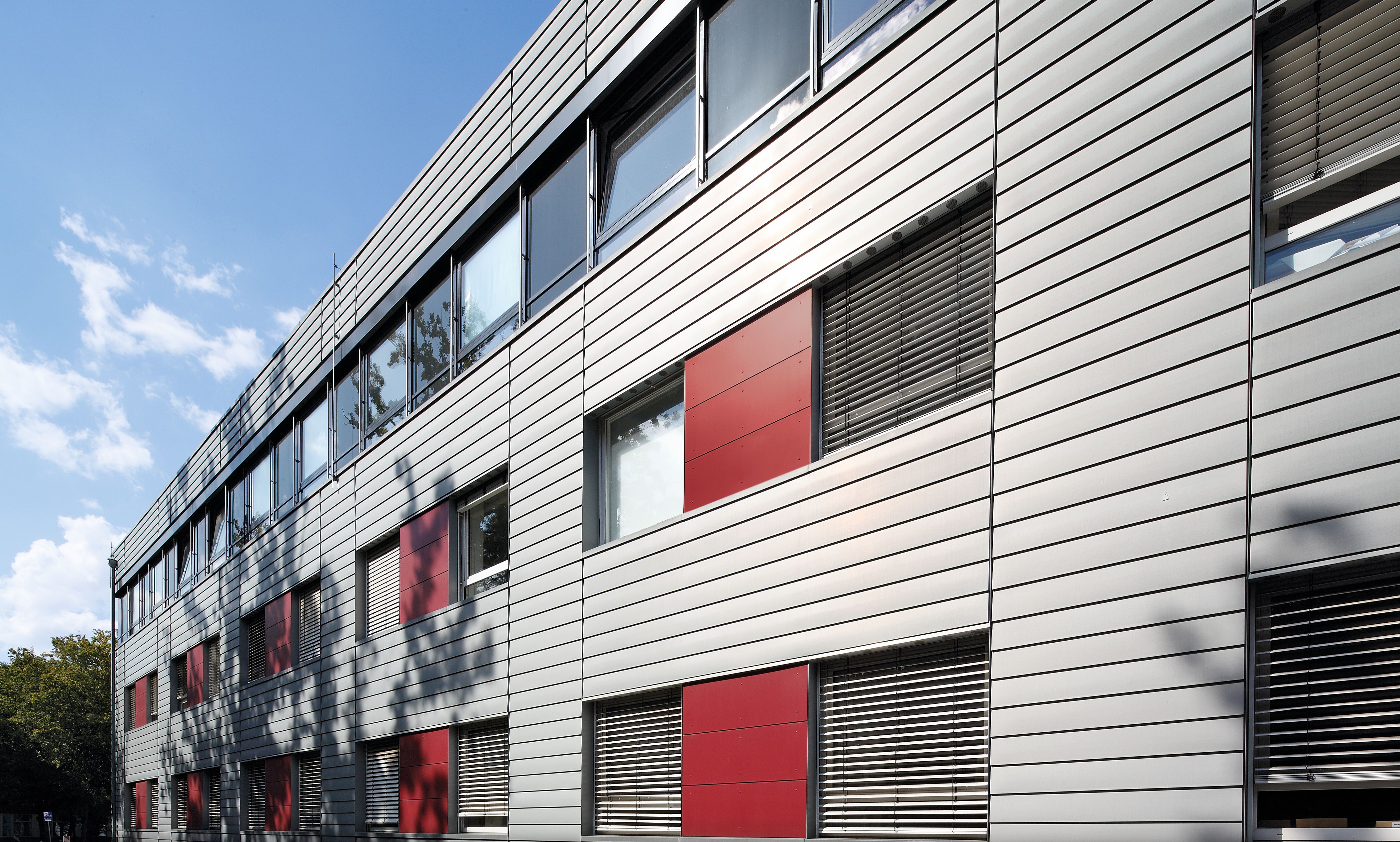 Forskningsinstitut med facade i klinkpanel system