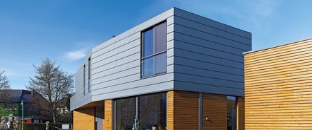 Facade med RHEINZINK horisontalpanel Facade med RHEINZINK horisontalpanel