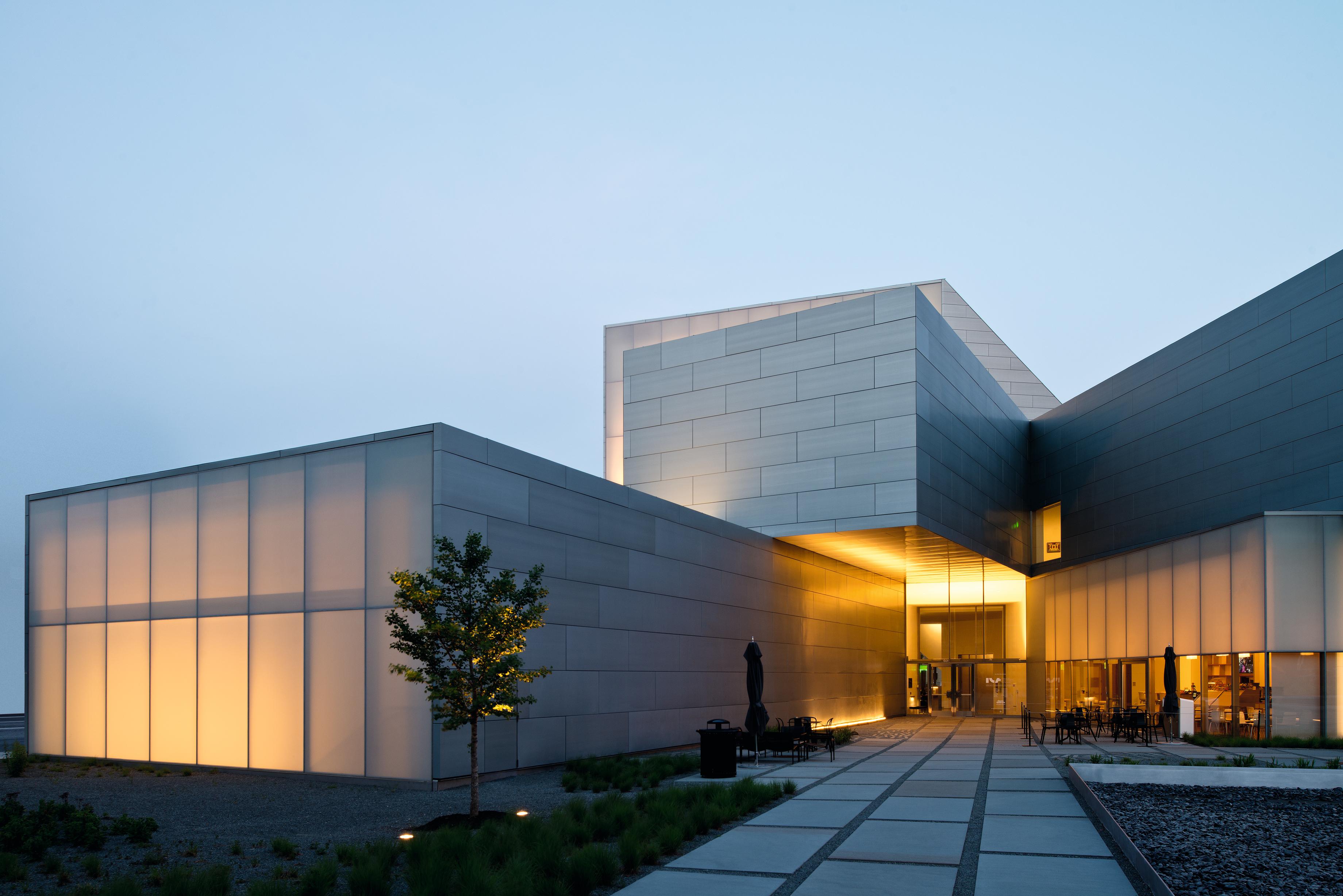 Facade med RHEINZINK kassette system